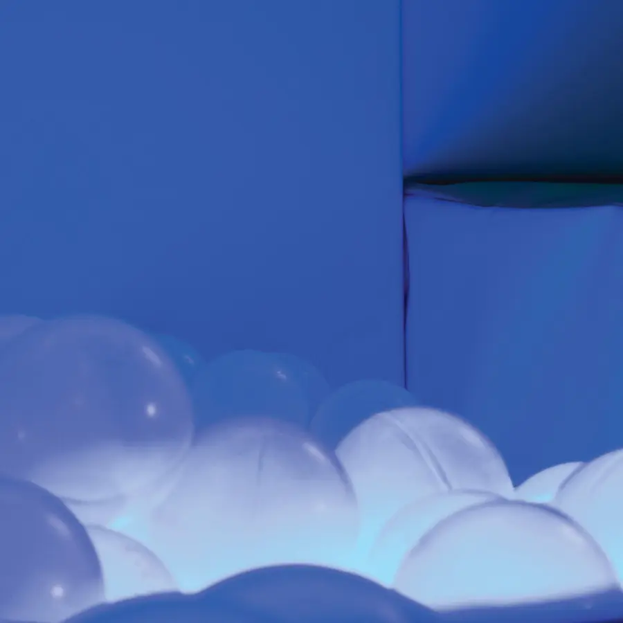 Ballbasseng med lys Inkludert 3000 transparente baller 