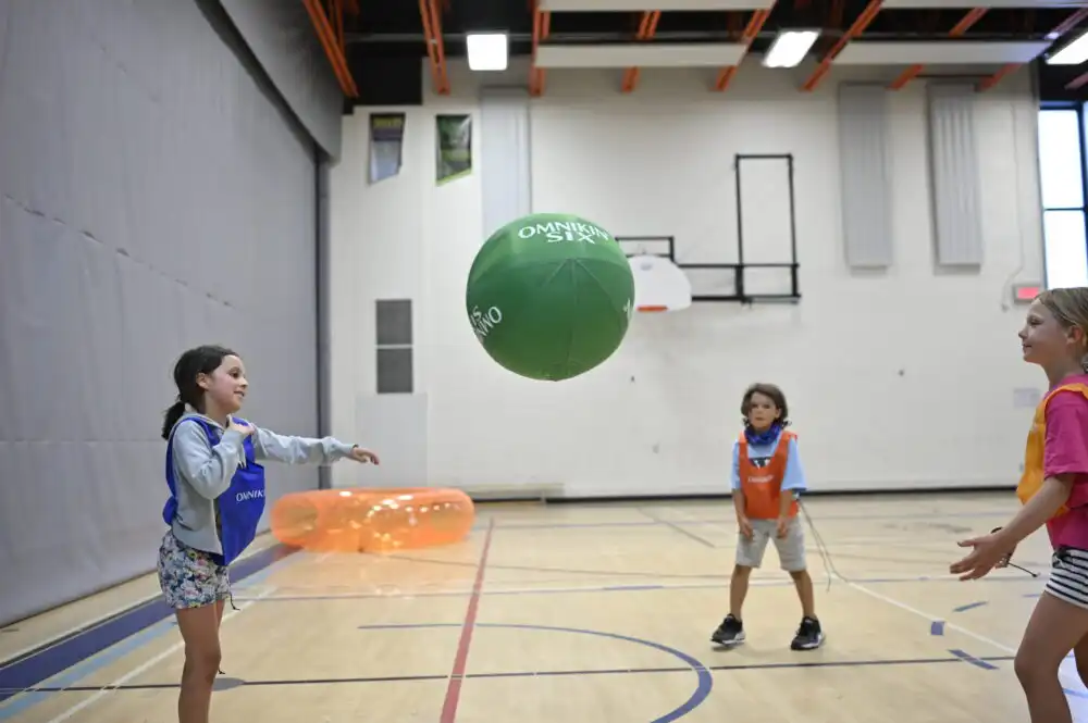 Elever som spiller Ominkin Giant Basketball